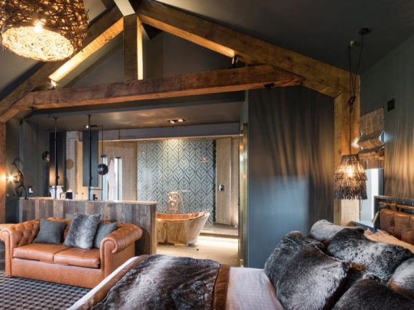 RAMSIDE HALL TREEHOUSE STAY | + £500 CASH | SLEEP UP TO 9 PEOPLE! - Image 3