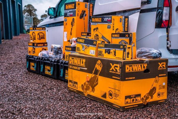 THE ULTIMATE 2021 VW CADDY R LINE + DEWALT TOOL BUNDLE | +100 INSTANT WINS! - Image 10